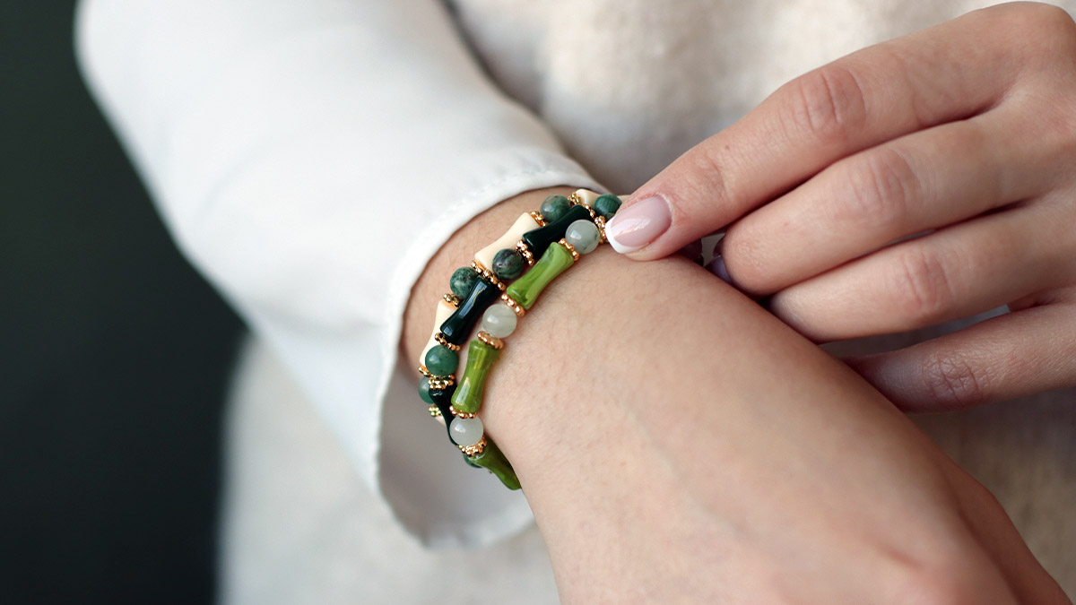 Bracelets élastiques perles tubes verts Bracelets élastiques perles tubes verts