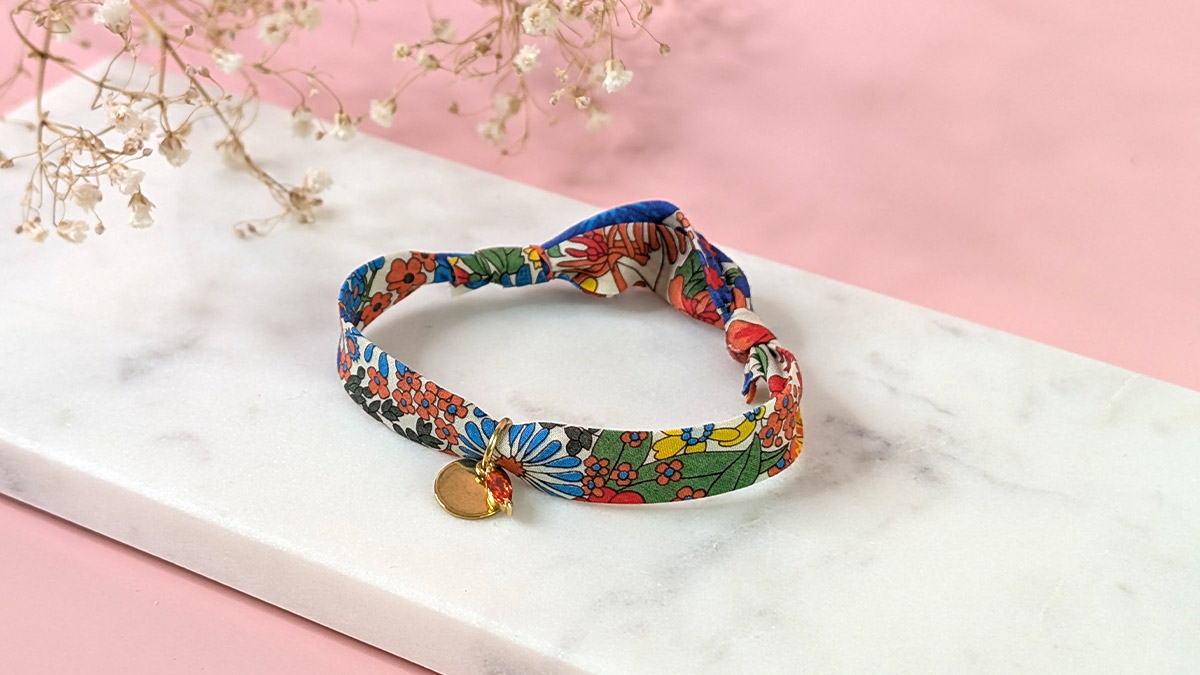 Bracelet Liberty sans fermoir avec noeuds coulants Bracelet Liberty sans fermoir avec noeuds coulants