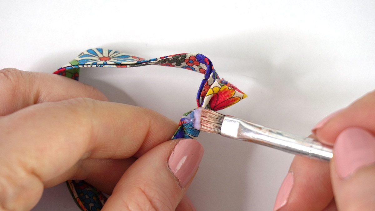 Bracelet Liberty sans fermoir avec noeuds coulants : Etape 3 Bracelet Liberty sans fermoir avec noeuds coulants : Etape 3