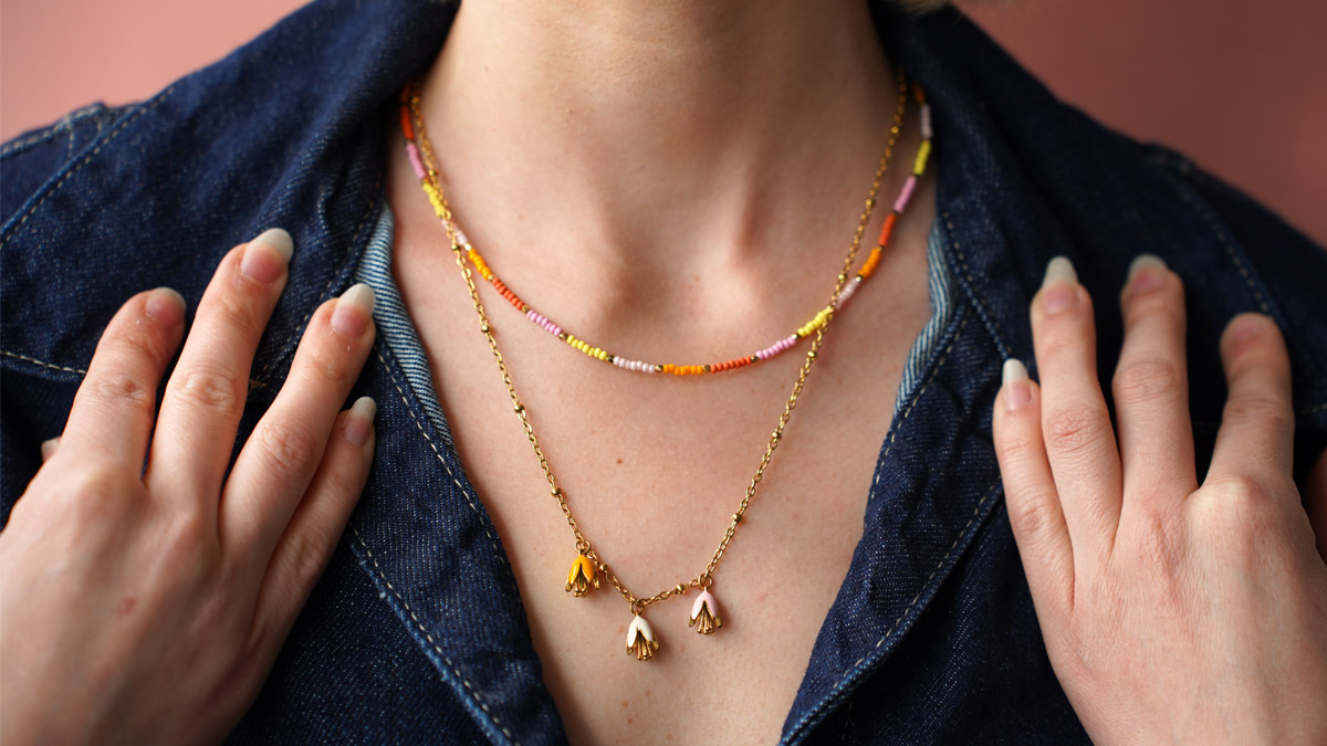 Collier en perles de rocailles multicolores Collier en perles de rocailles multicolores