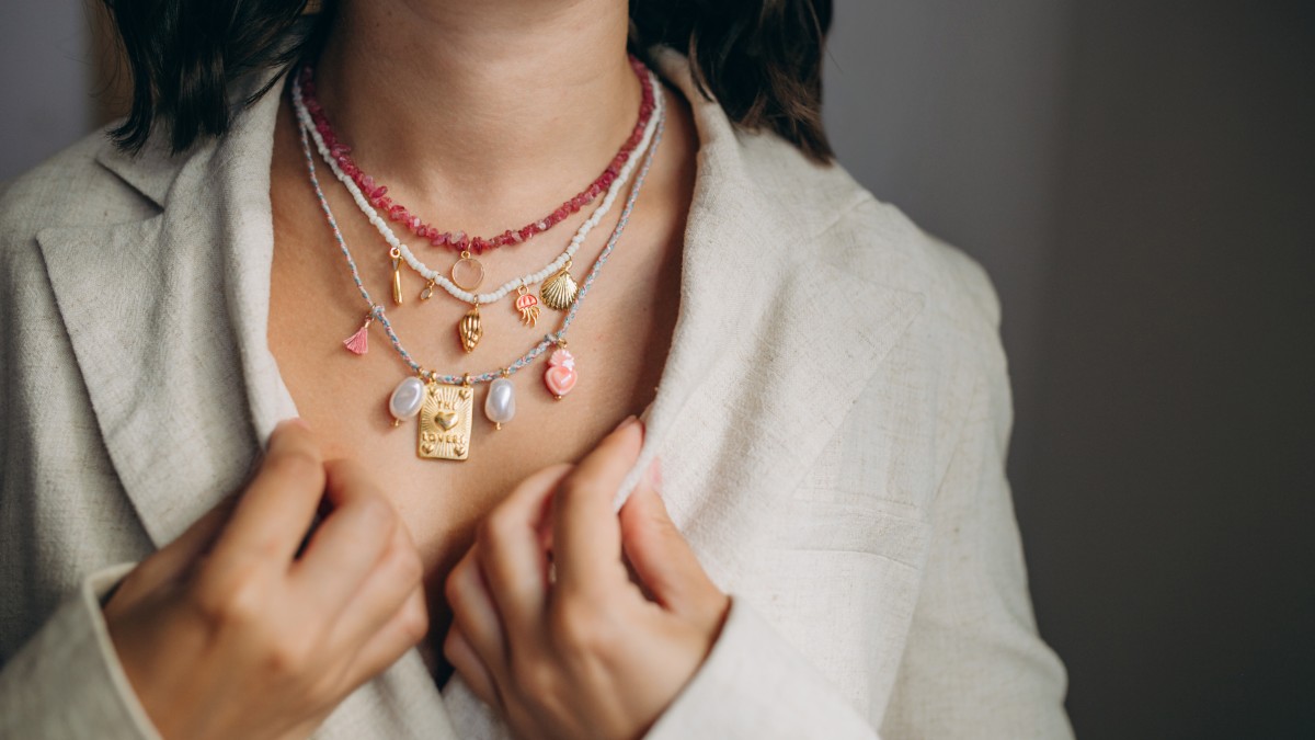 DIY stacking de colliers avec pierres gemmes, perles Miyuki et cordon DIY stacking de colliers avec pierres gemmes, perles Miyuki et cordon