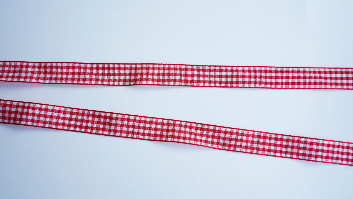 Collier ruban Vichy et breloques coeurs : Etape 1 Collier ruban Vichy et breloques coeurs : Etape 1