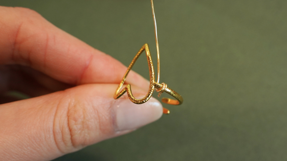 DIY Bague cœur et perles en pierre gemme : Etape 3 DIY Bague cœur et perles en pierre gemme : Etape 3