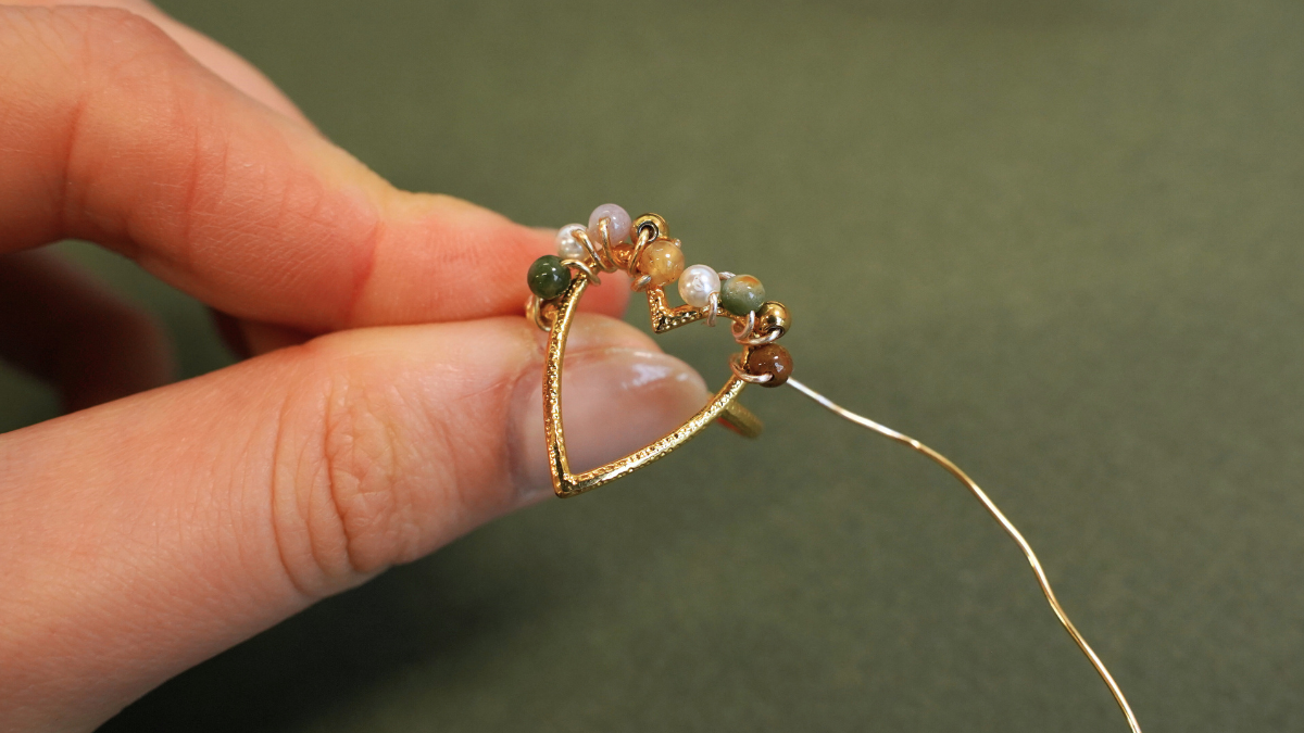 DIY Bague cœur et perles en pierre gemme : Etape 6 DIY Bague cœur et perles en pierre gemme : Etape 6