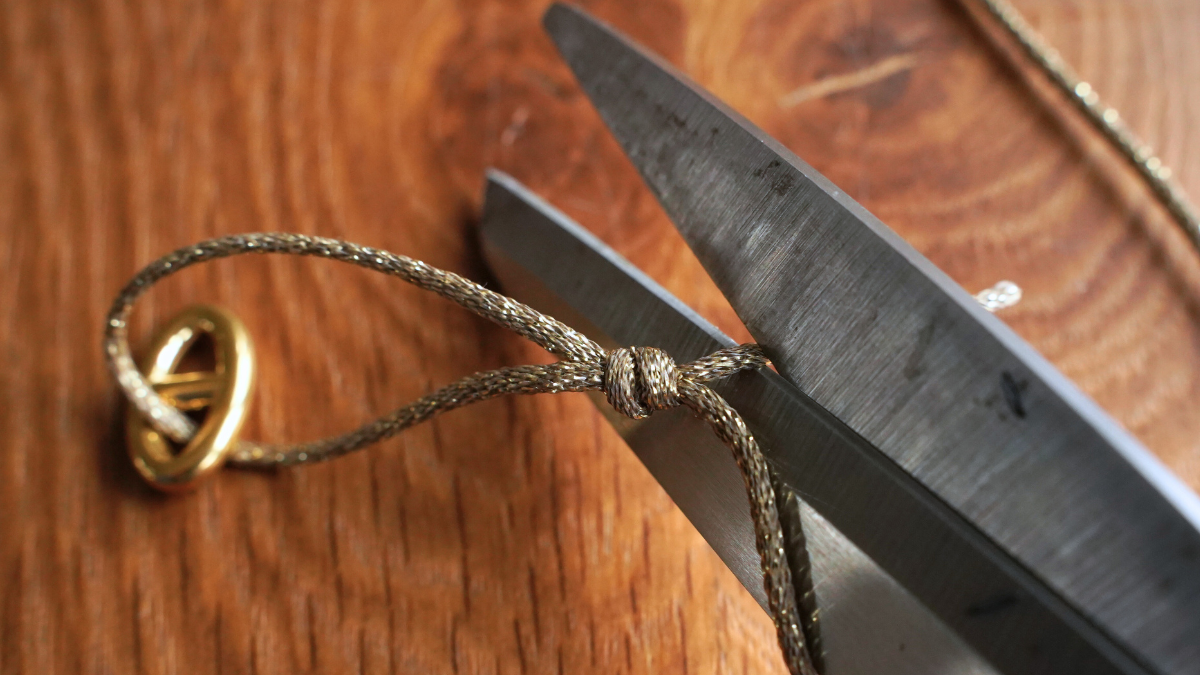 Duo de bracelets cordon et maille marine : Etape 6 Duo de bracelets cordon et maille marine : Etape 6