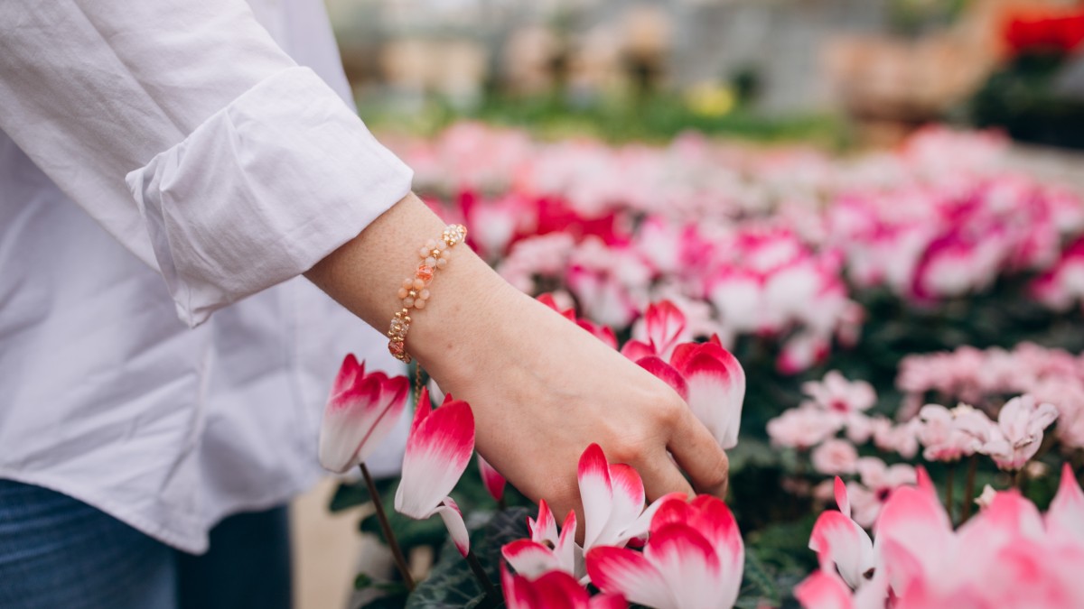 Schéma Bracelet fleur en pierre gemme et toupies Preciosa Schéma Bracelet fleur en pierre gemme et toupies Preciosa