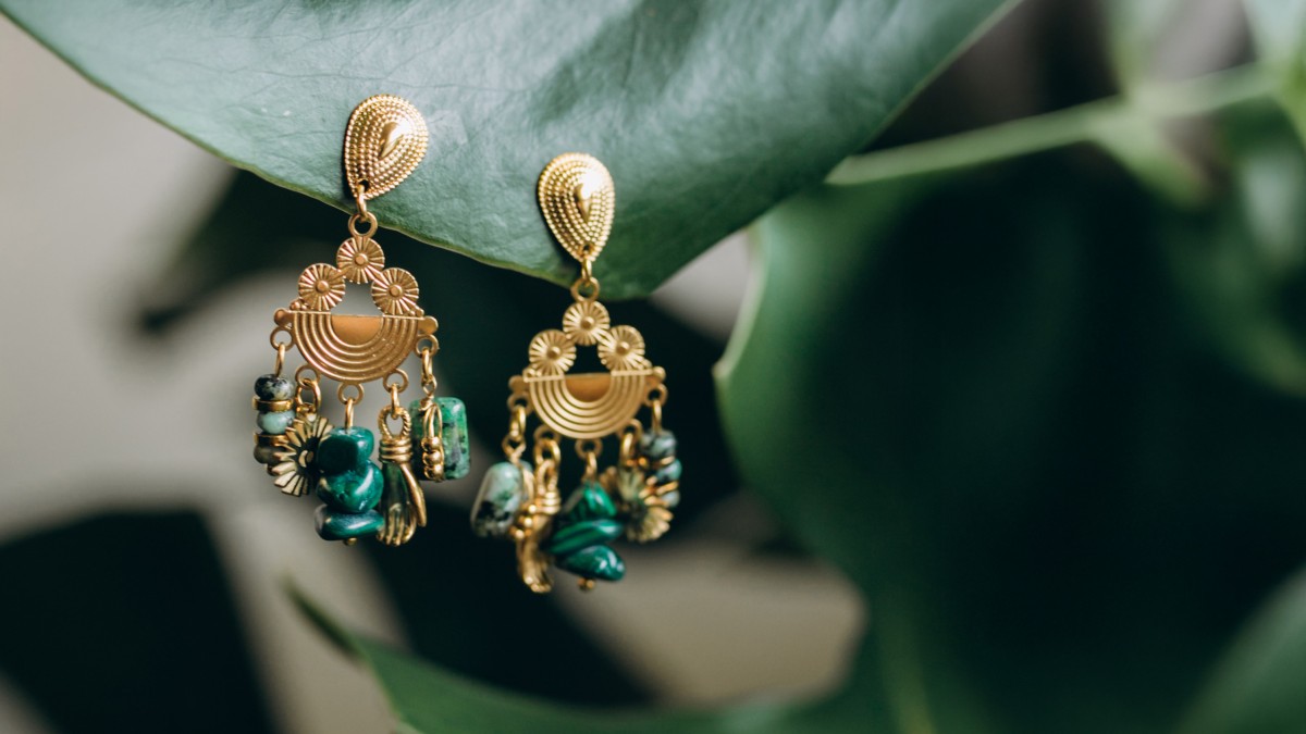 Schéma Boucles d'oreilles en acier inoxydable et breloques en pierres naturelles Schéma Boucles d'oreilles en acier inoxydable et breloques en pierres naturelles