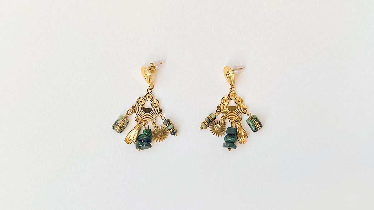 Boucles d'oreilles en acier inoxydable et breloques en pierres naturelles : Etape 3 Boucles d'oreilles en acier inoxydable et breloques en pierres naturelles : Etape 3