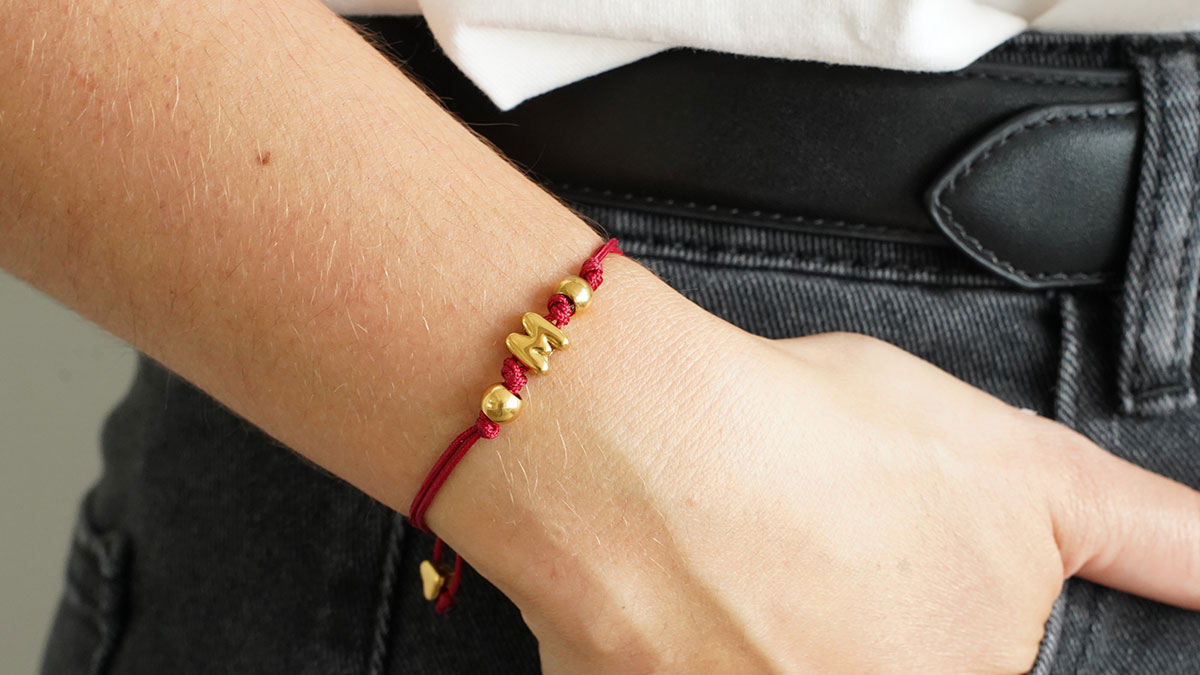 Bracelet cordon avec lettre en acier inoxydable Bracelet cordon avec lettre en acier inoxydable